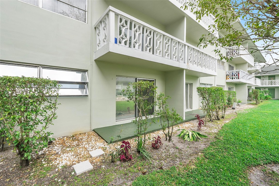 VILLAGE GREEN - Residential