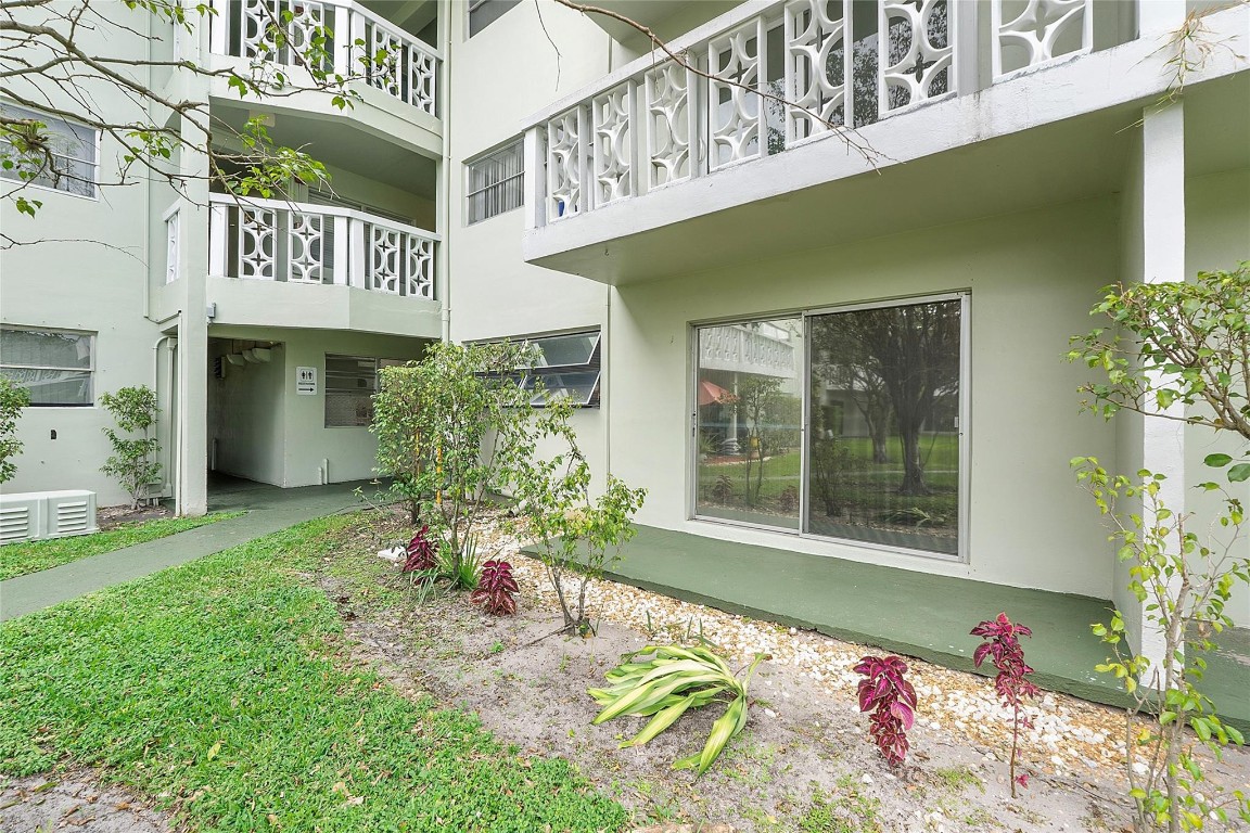 VILLAGE GREEN - Residential