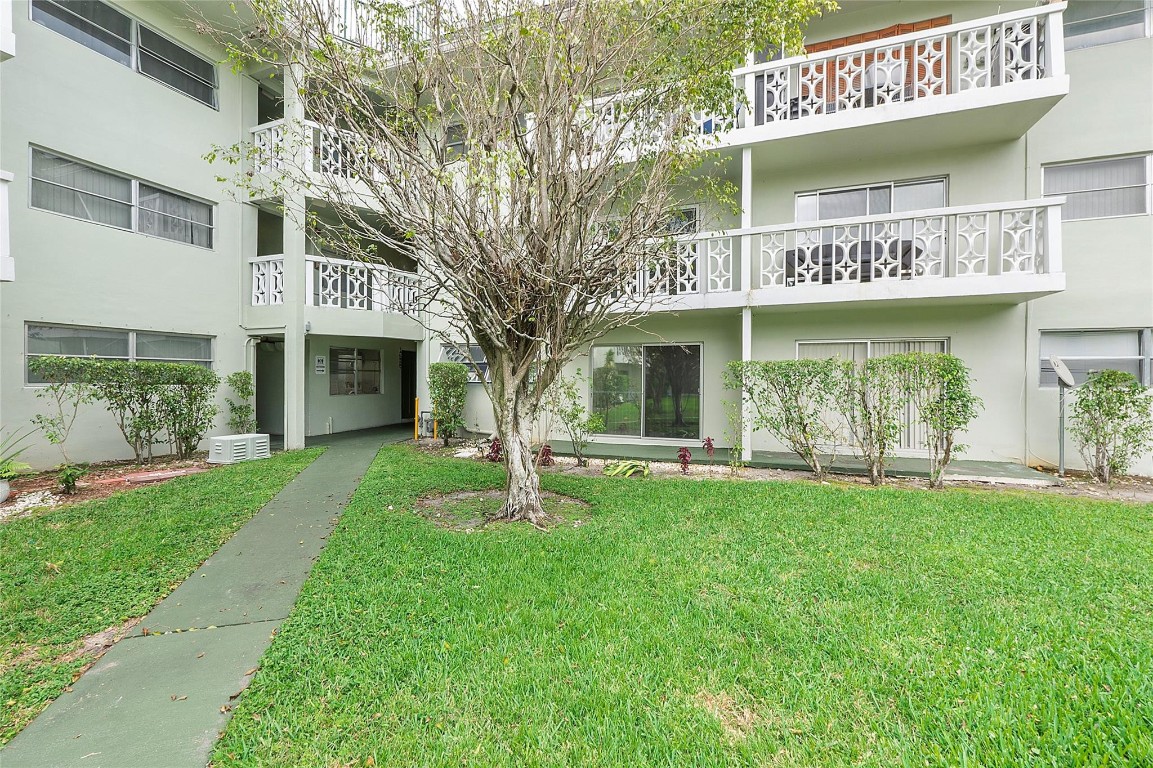 VILLAGE GREEN - Residential