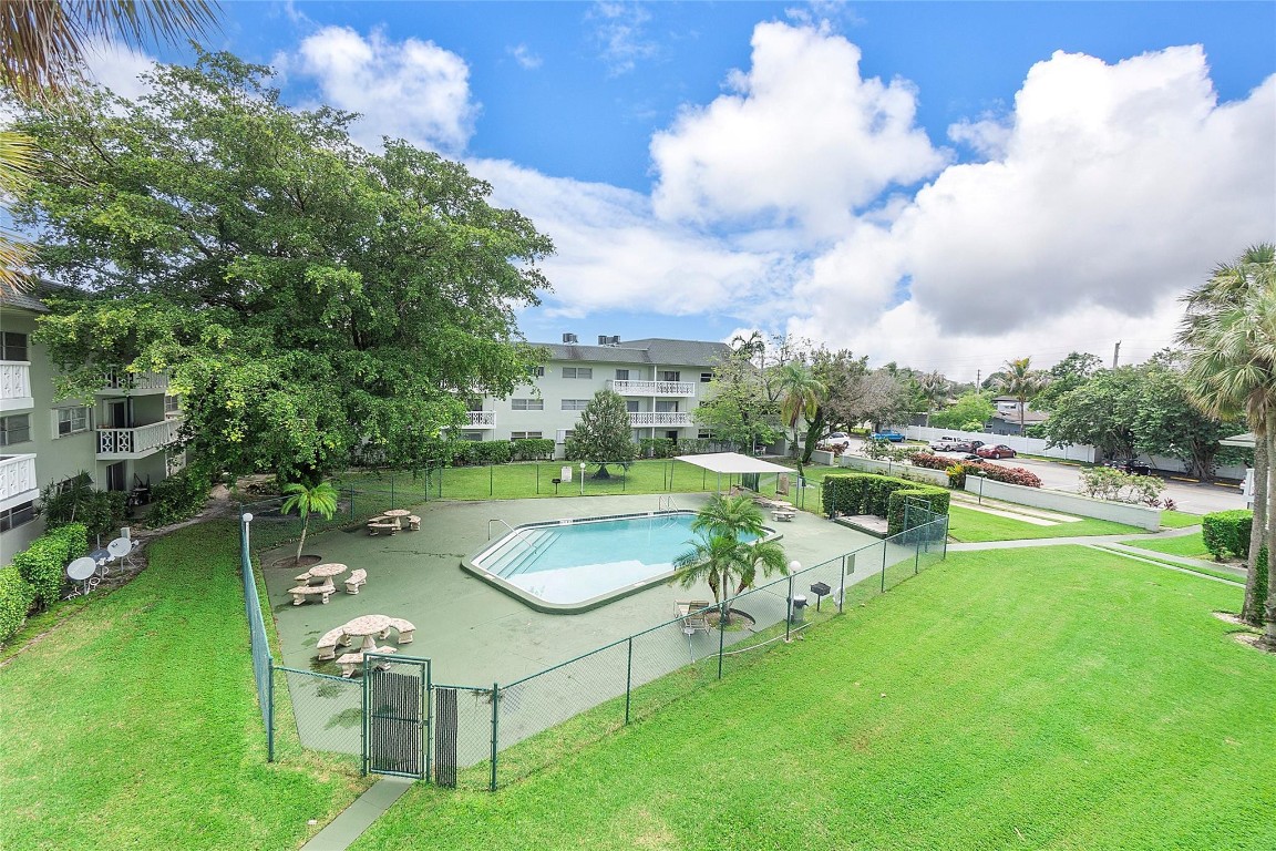 VILLAGE GREEN - Residential