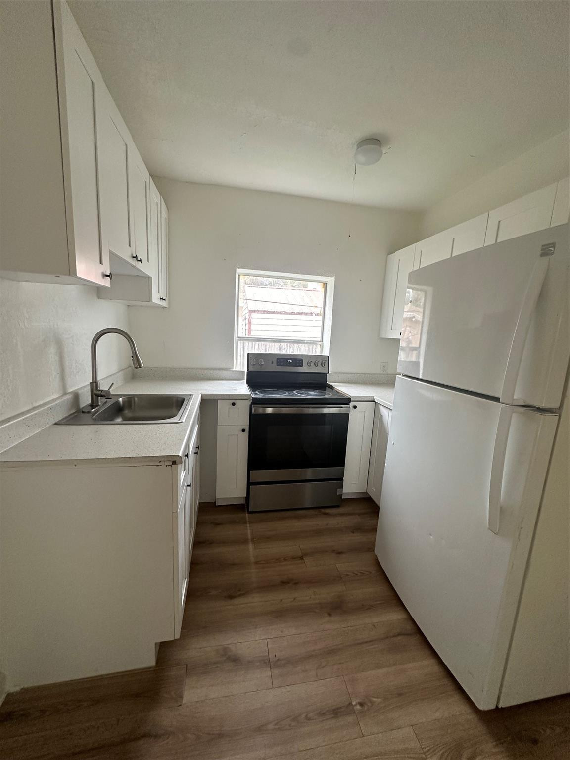 HOLLYWOOD - Residential Lease