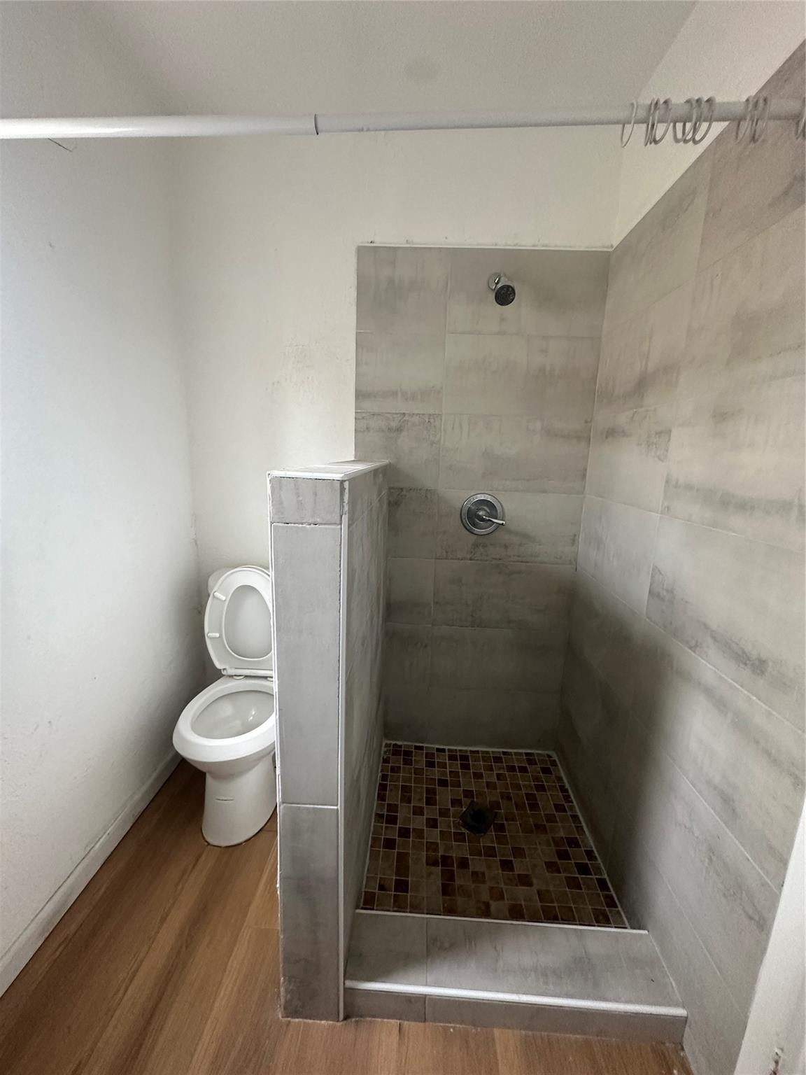 HOLLYWOOD - Residential Lease