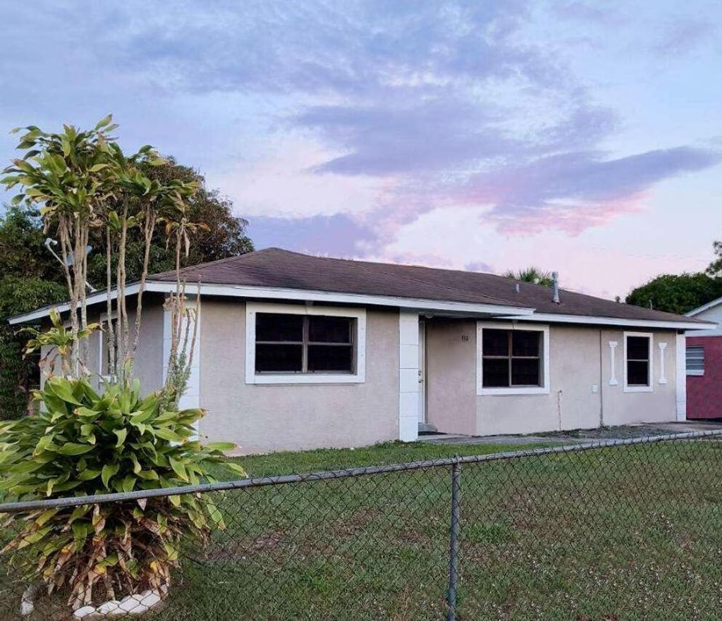 Photo of 113 Hilton Drive, Fort Pierce, FL 34946 (MLS # R10965503)