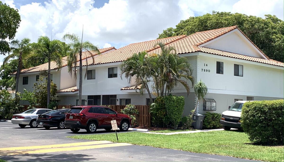 3-Bed, 2.5-Bath Townhouse with Lake View in Prime Boca Raton Location (Montoya Circle). This beautifully updated townhouse offers serene lake views and an unbeatable location in the heart of Boca Raton's sought-after Montoya Circle.Key Features:Modern Finishes: Porcelain tile flooring on the first floor and laminate wood flooring upstairs. newly resses light in living room and bedroomsGourmet Kitchen: updated with granite countertops, stainless steel appliances, and ample storage space.Stylish Bathrooms: Newly remodeled, featuring contemporary designs and finishes.Spacious Living Areas: Open floor plan with a large kitchen, dining area, living room, and a convenient guest bathroom on the first floor.Comfortable Bedrooms: Three well-appointed bedrooms
