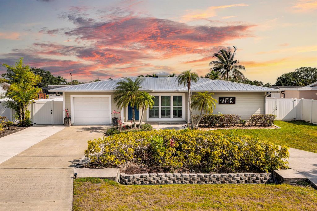 Photo of 673 SE Calmoso Drive, Port St Lucie, FL 34983 (MLS # R10975796)