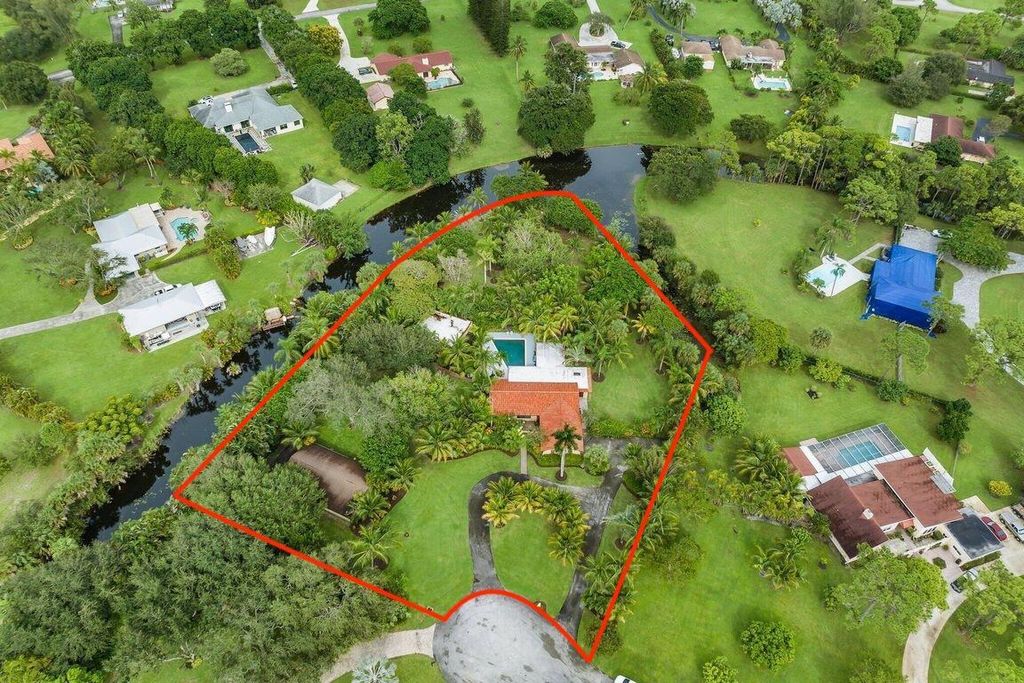 Photo of 8106 N Damascus Drive, Palm Beach Gardens, FL 33418 (MLS # R10929411)