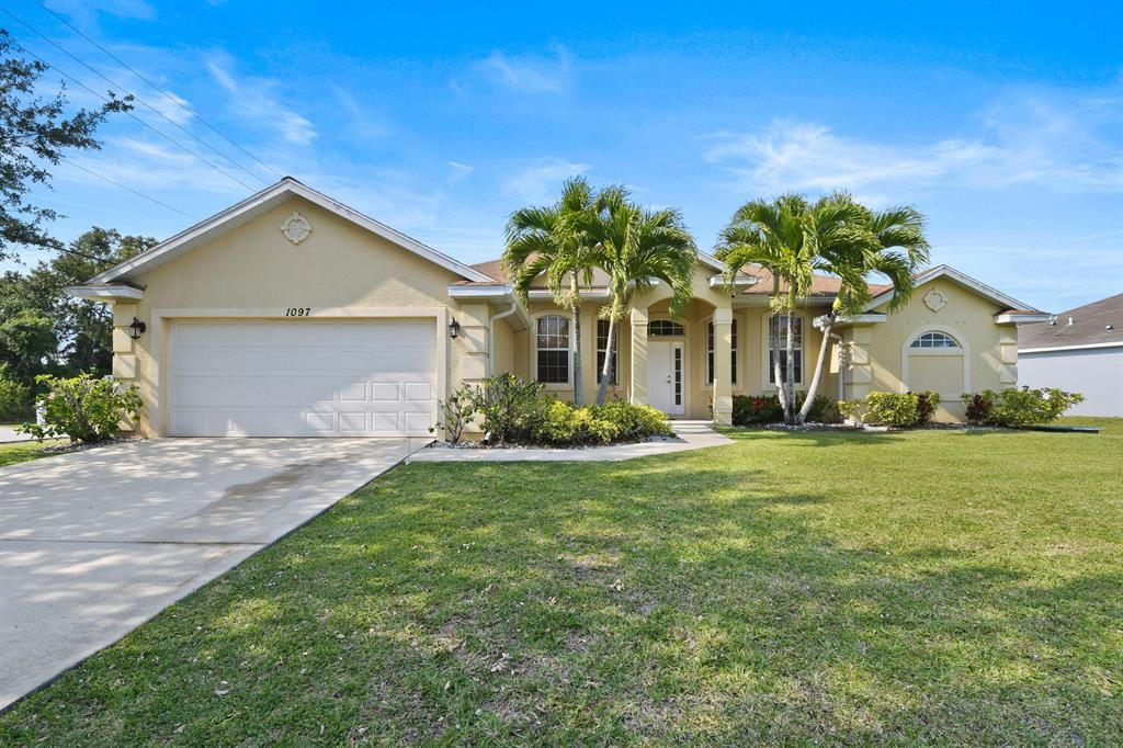 Photo of 1097 SW Estaugh Avenue, Port Saint Lucie, FL 34953 (MLS # R10708956)