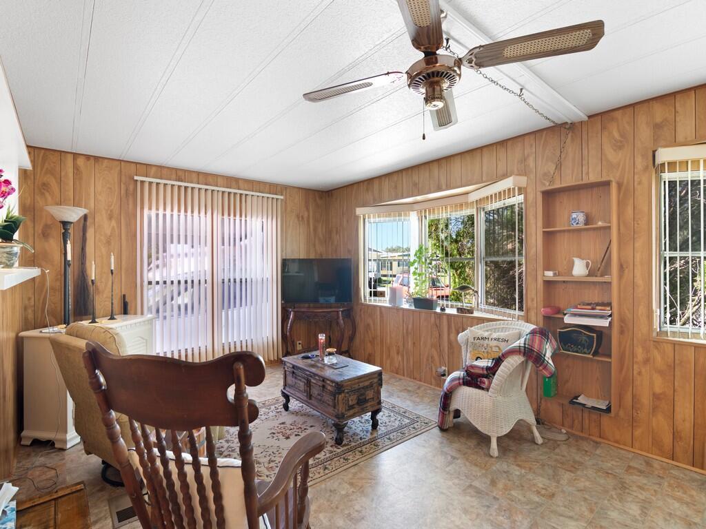 Spanish Lakes Riverfront - Residential