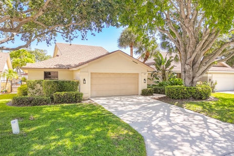 Photo of 137 Harbourside Circle, Jupiter, FL 33477 (MLS # B26026474)