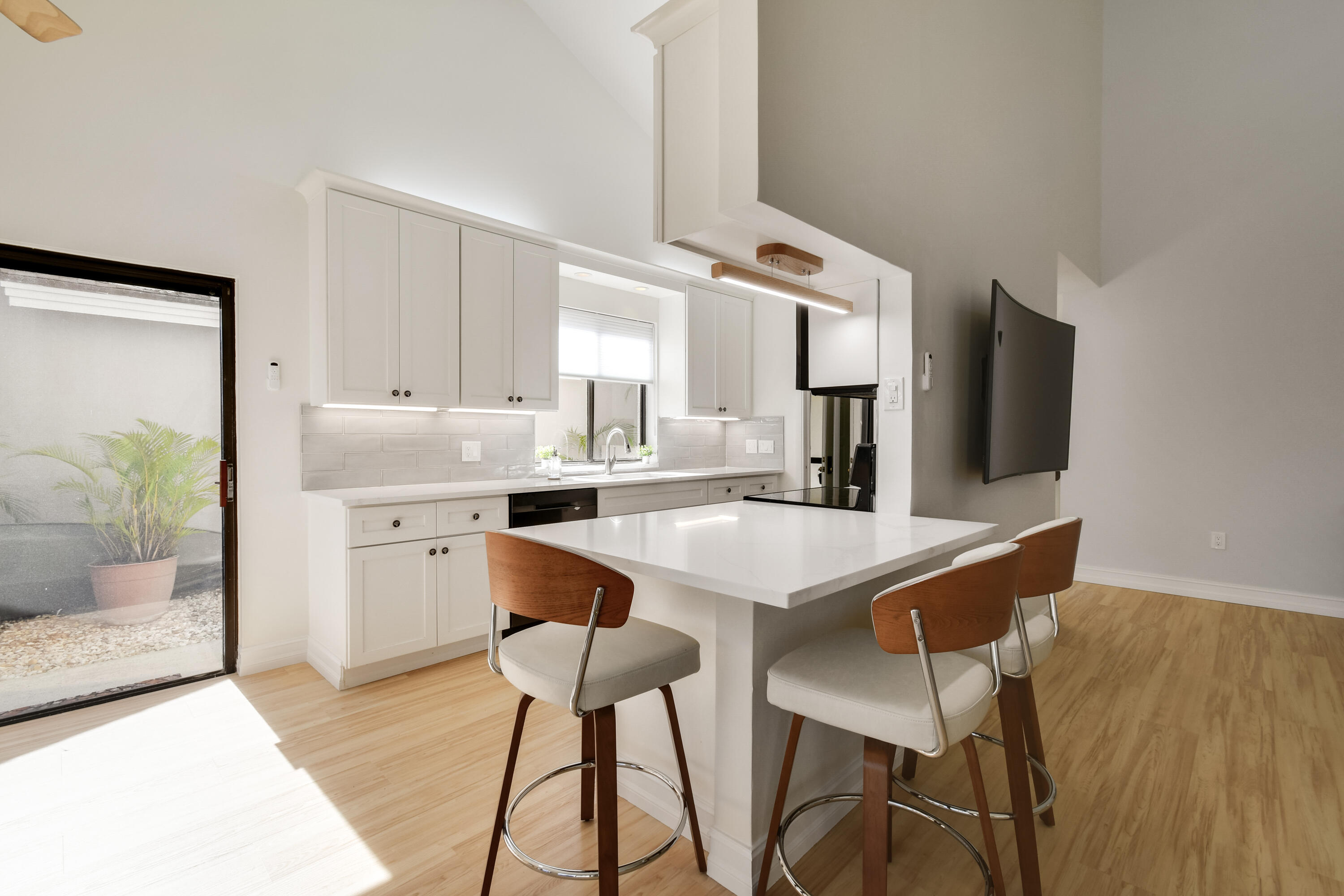 RIVER - Residential