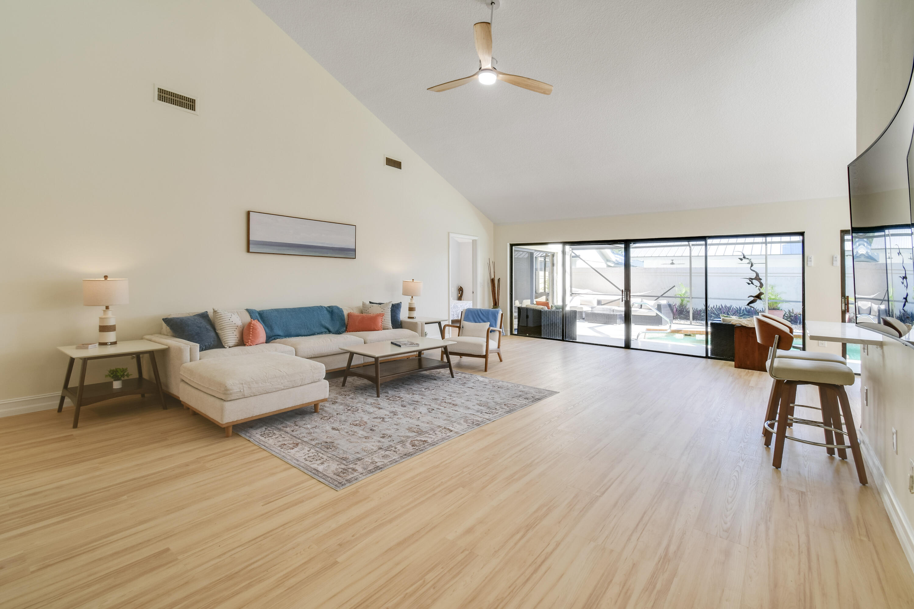 RIVER - Residential