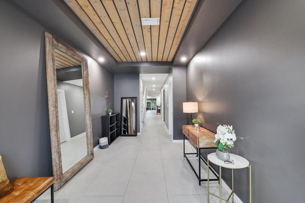 Photo of 1124 NE 2nd Avenue #1124, Fort Lauderdale, FL 33304 (MLS # F10547927)