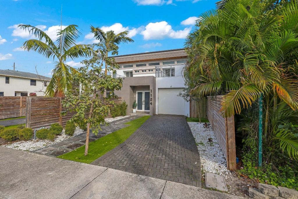 Photo of 1124 NE 2nd Avenue #1124, Fort Lauderdale, FL 33304 (MLS # F10547927)