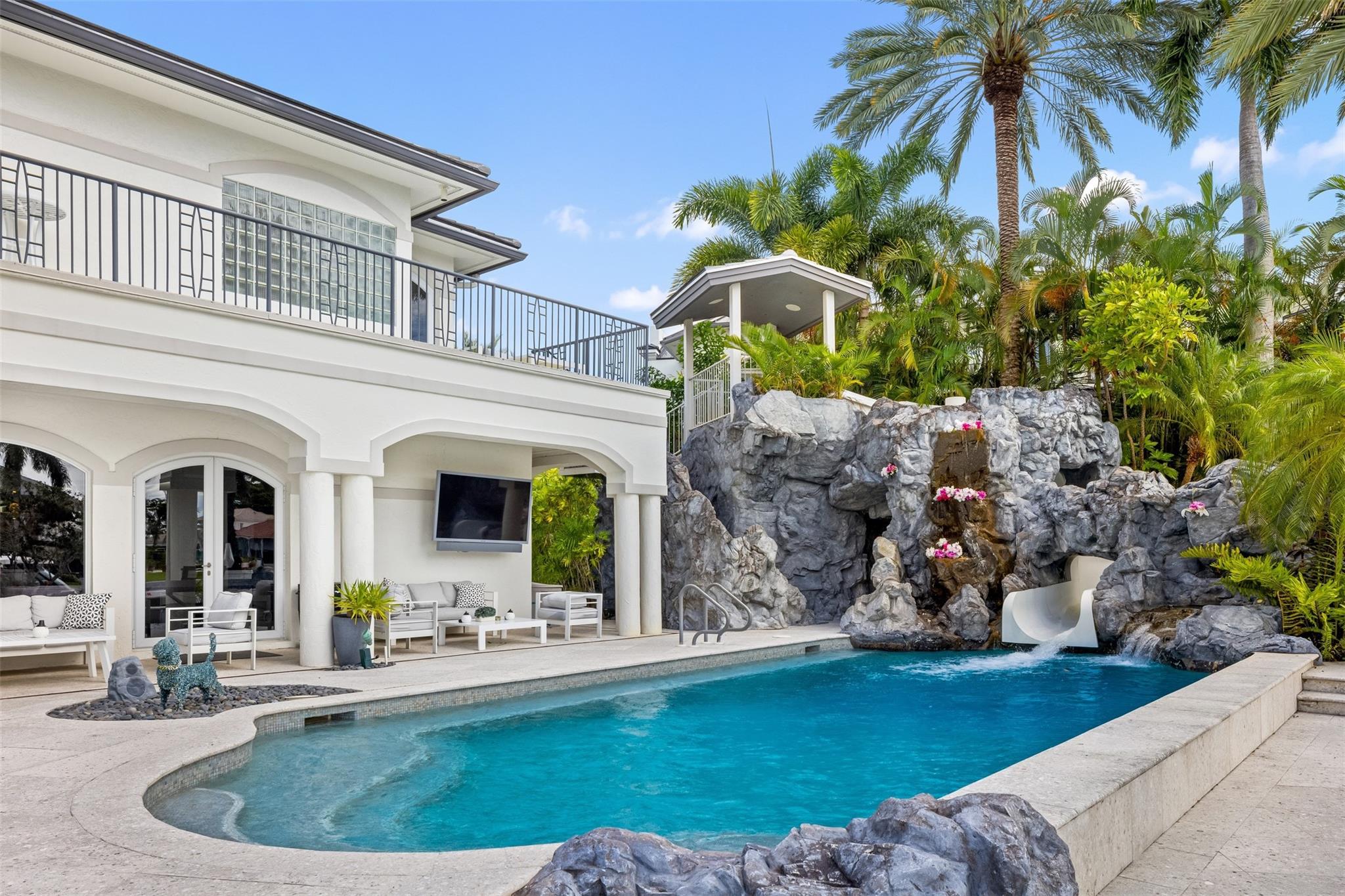 BAY COLONY SECTION OF THE - Residential