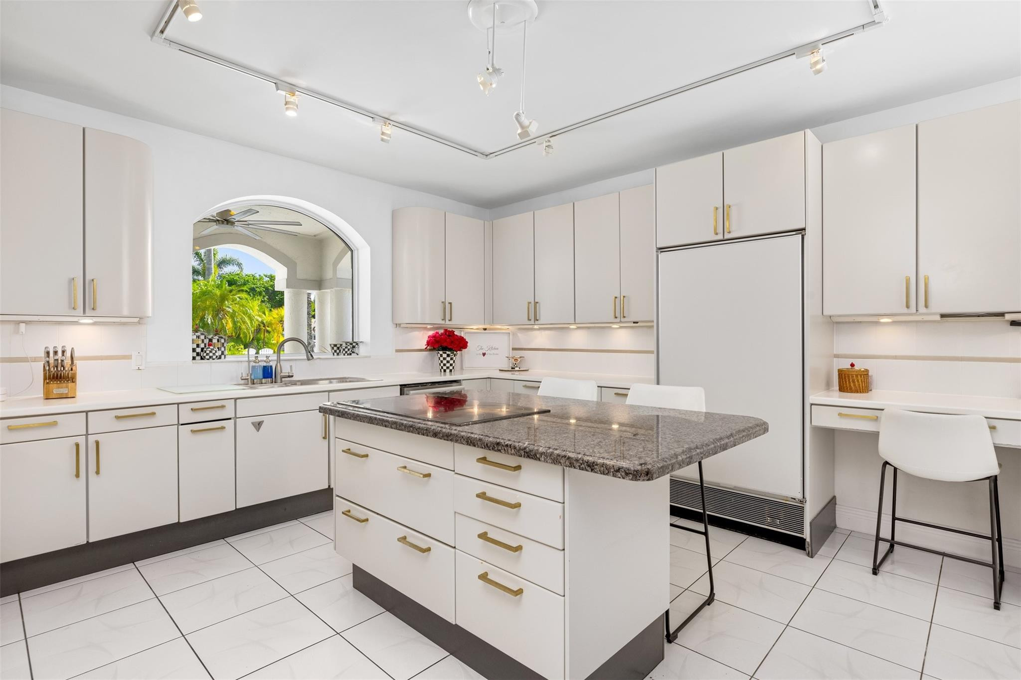 BAY COLONY SECTION OF THE - Residential