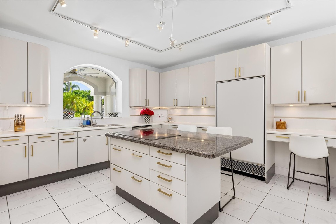 BAY COLONY SECTION OF THE - Residential