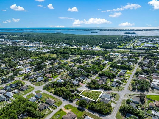 1325 2ND RD SW, VERO BEACH, FL 32962 - Image 5ed32d55d20504cff53d5ea62e1e0ff4/2408585773