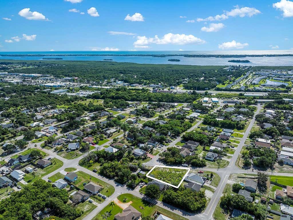 Photo of 1325 2nd Road SW, Vero Beach, FL 32962 (MLS # B26046712)