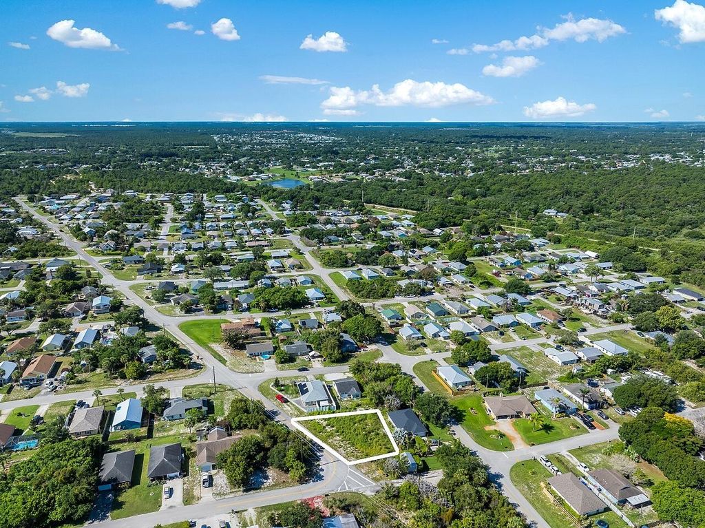 Photo of 1325 2nd Road SW, Vero Beach, FL 32962 (MLS # B26046712)