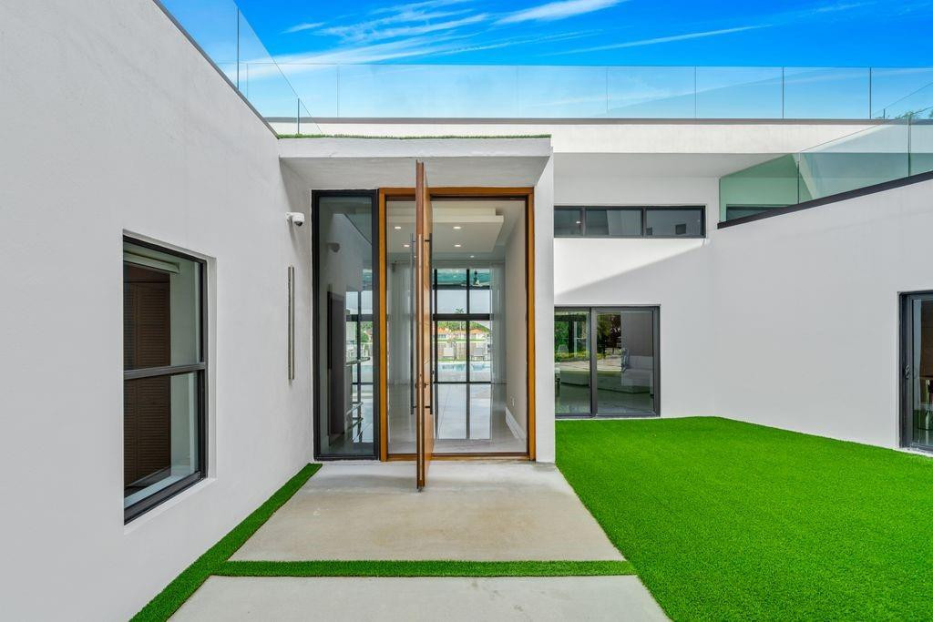 SEA RANCH LAKES - Residential