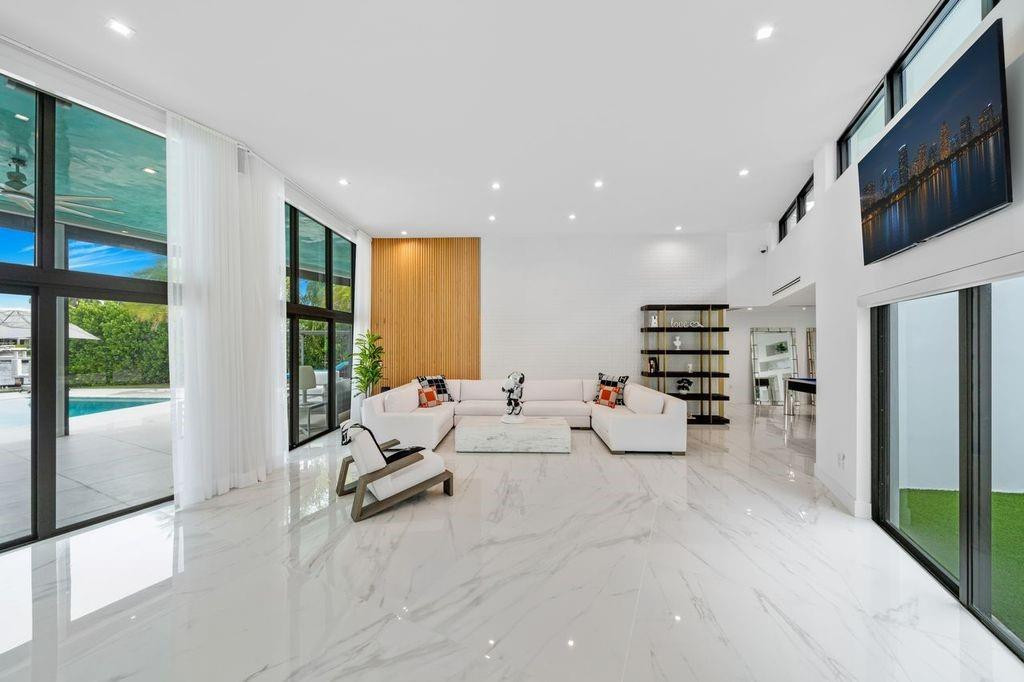 SEA RANCH LAKES - Residential