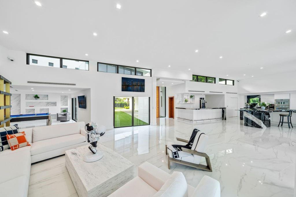 SEA RANCH LAKES - Residential