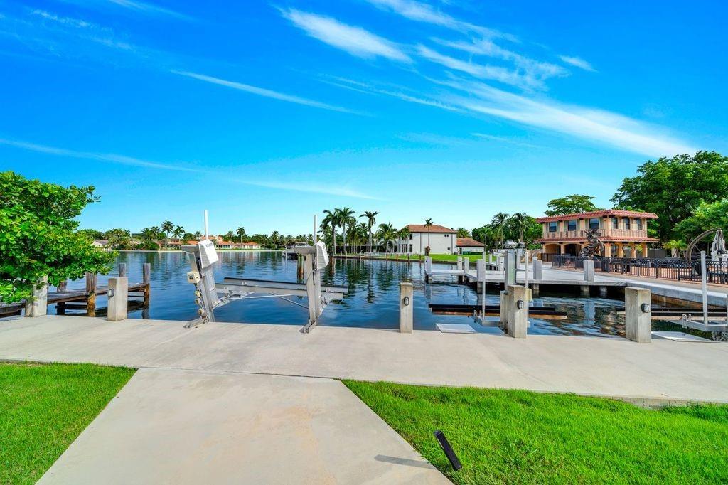 SEA RANCH LAKES - Residential
