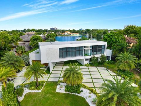 19 Gatehouse Rd Sea Ranch Lakes FL 33308