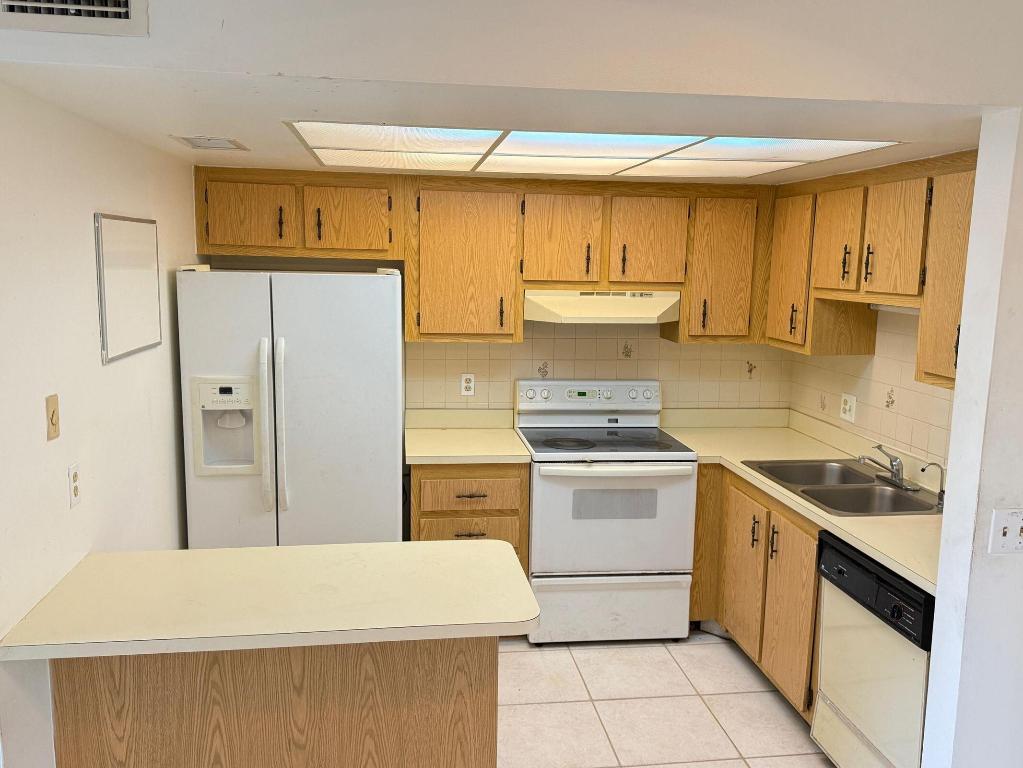 CYPRESS COURT CONDO - Residential