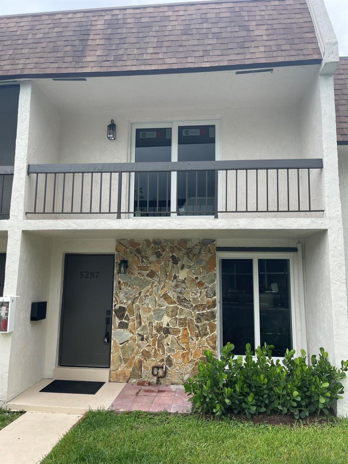 View Dania Beach, FL 33314 townhome