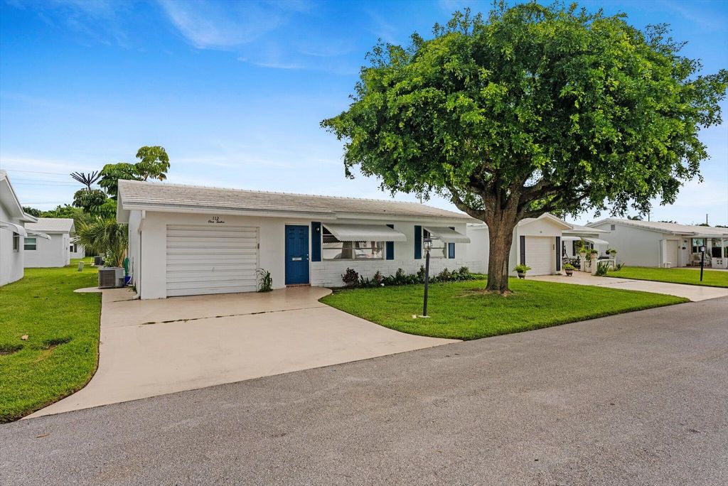 Photo of 112 SW 8th Court, Boynton Beach, FL 33426 (MLS # R11013464)