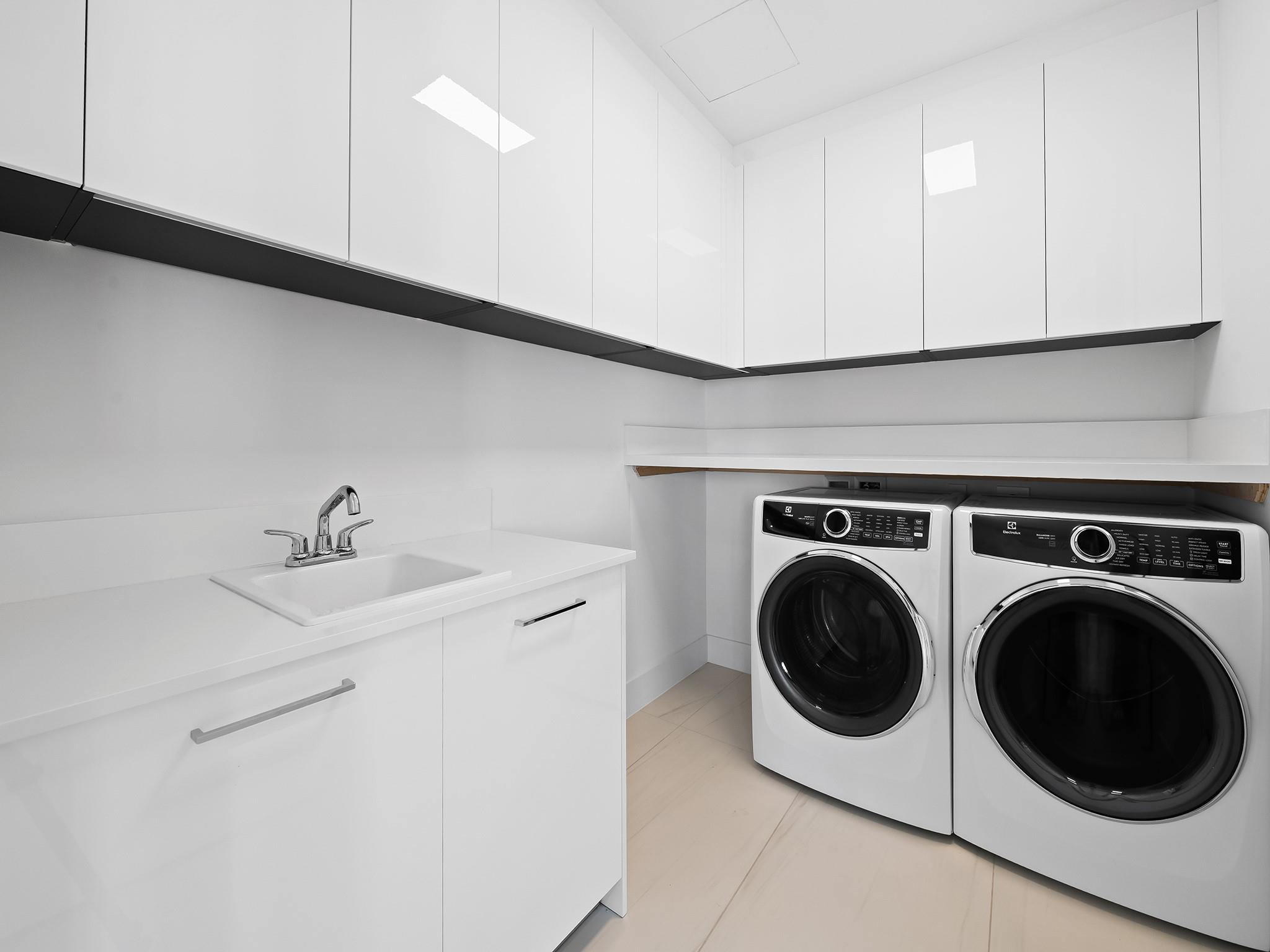 SELENE OCEANFRONT RESIDEN - Residential