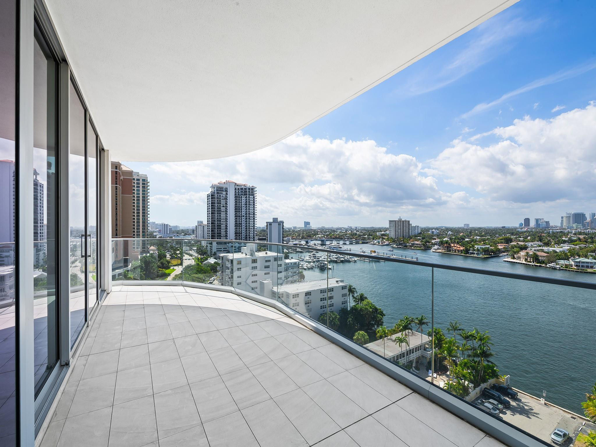 SELENE OCEANFRONT RESIDEN - Residential