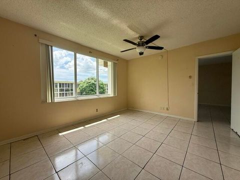 Tiny photo for 6005 Del Lago Circle #305, Sunrise, FL 33313 (MLS # B26043226)