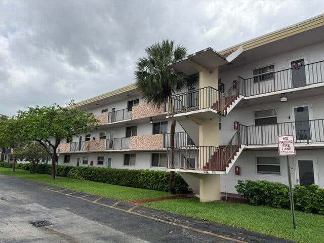 Photo of 6005 Del Lago Circle, Sunrise, FL 33313 (MLS # B26043226)