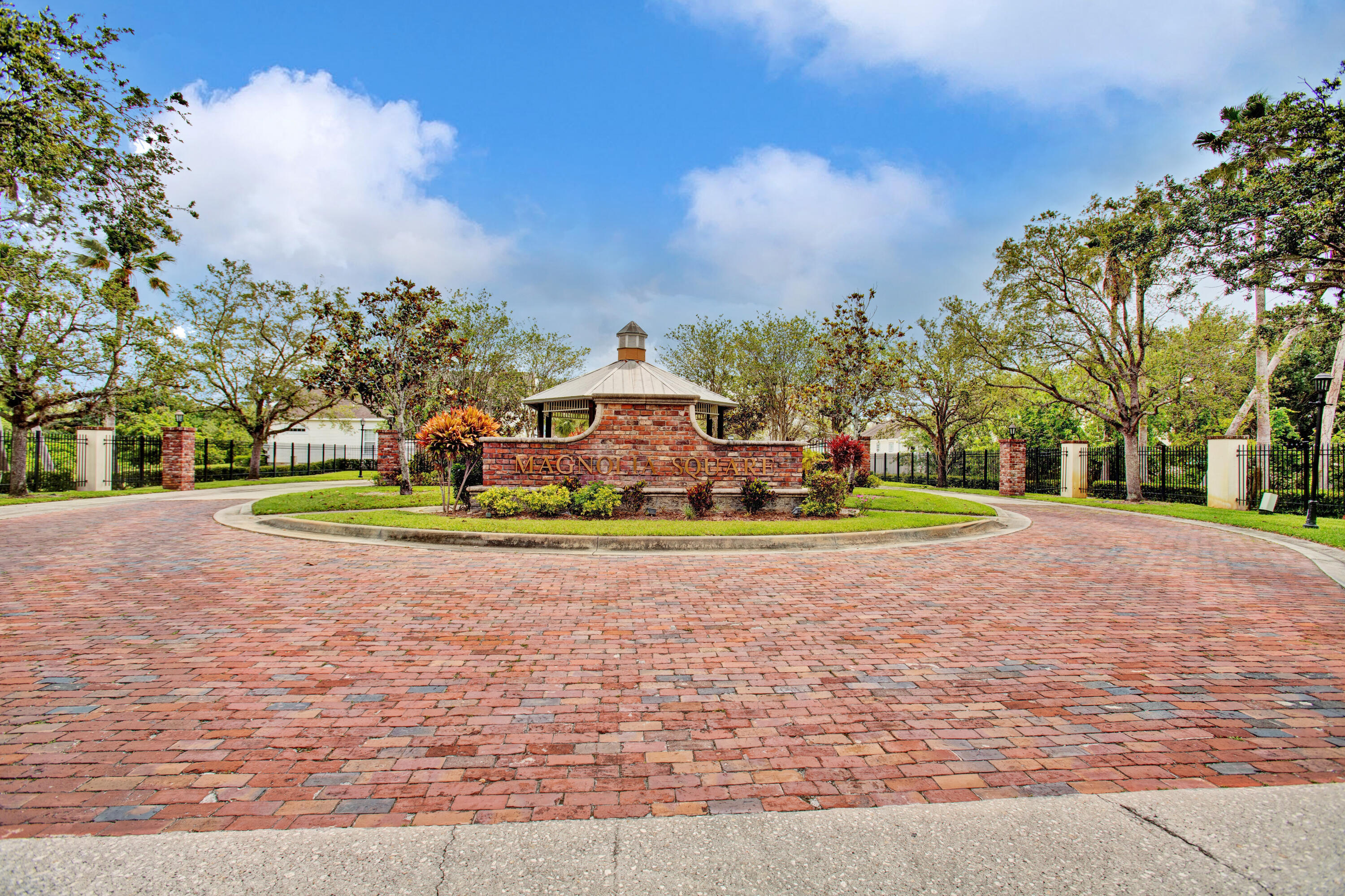 MAGNOLIA TOWNHOMES - Residential Lease