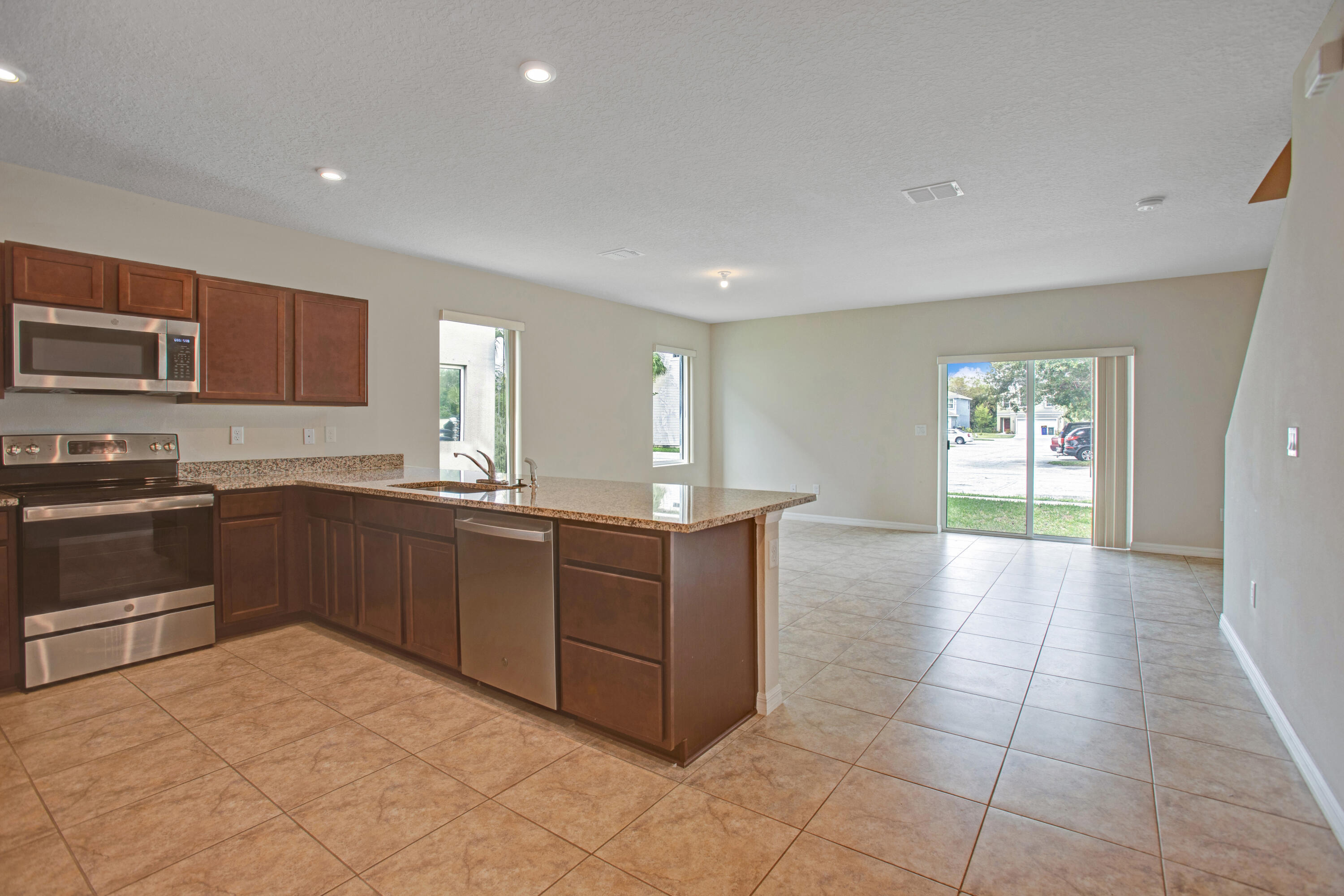 MAGNOLIA TOWNHOMES - Residential Lease