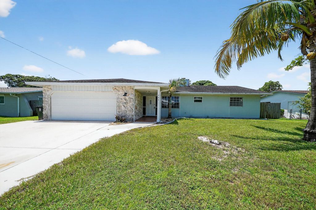 Photo of 440 SE Sunnydale Lane, Port Saint Lucie, FL 34983 (MLS # R11116576)