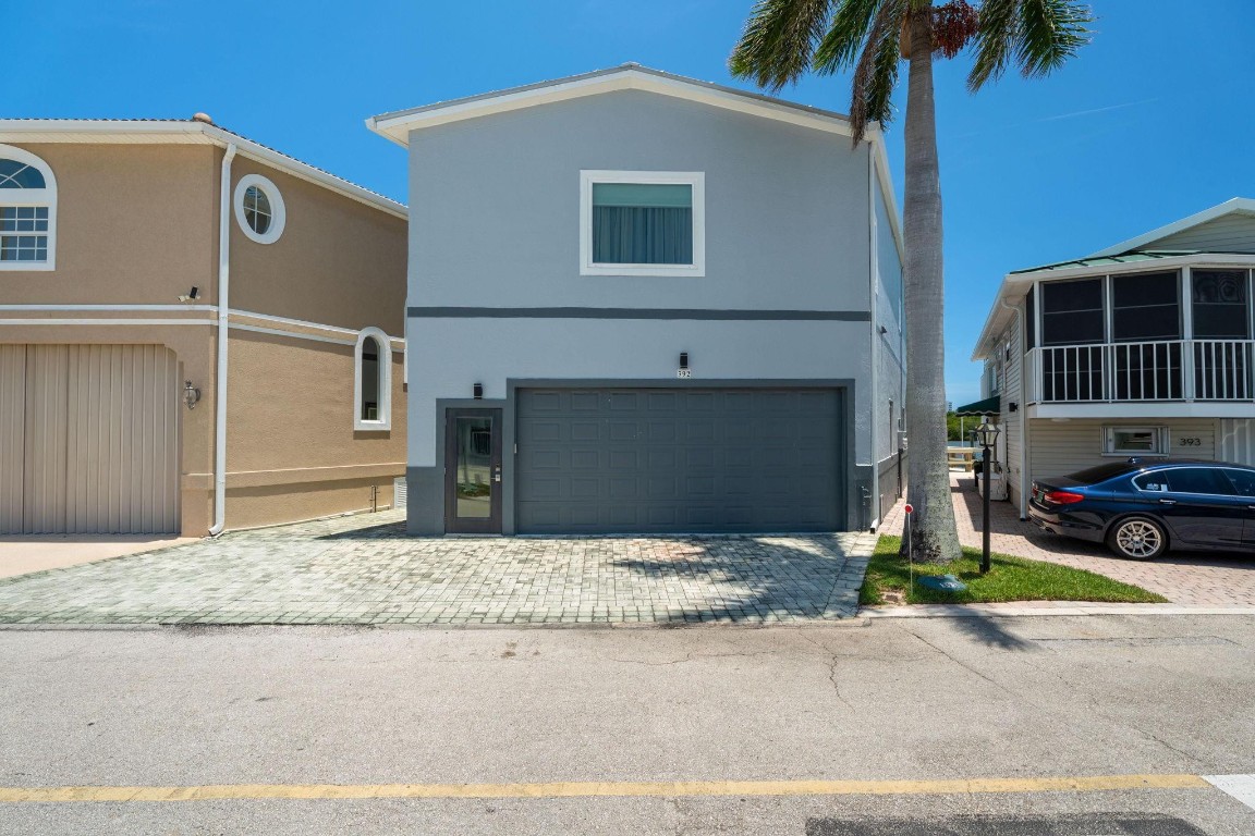 392 Nettles Boulevard