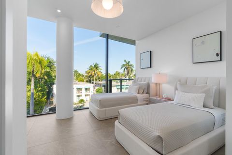 Condominium in Fort Lauderdale FL 141 Isle of Venice Dr Dr 32.jpg