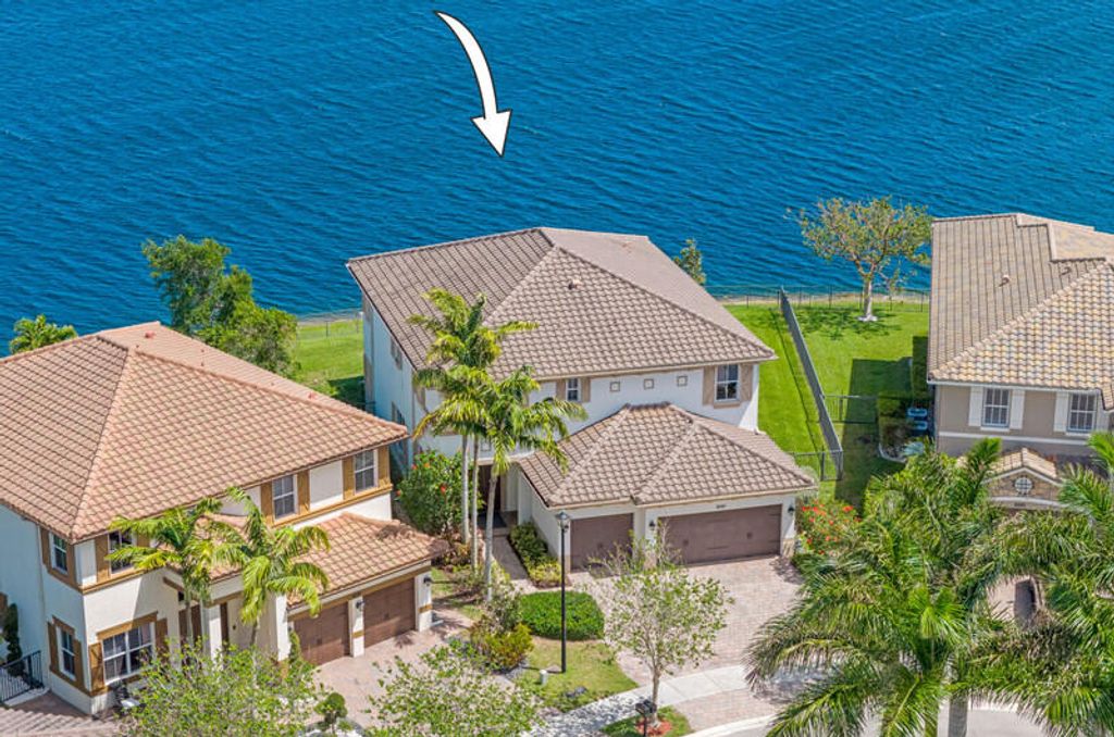 Photo of 8691 Lakeside Bend, Parkland, FL 33076 (MLS # B26012631)