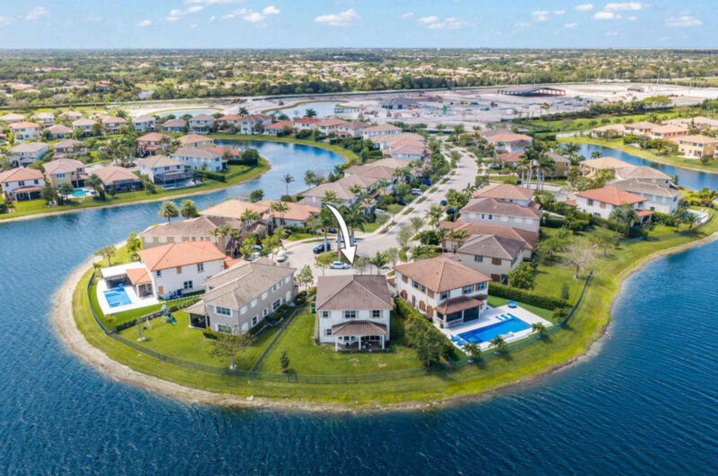 Photo of 8691 Lakeside Bend, Parkland, FL 33076 (MLS # B26012631)