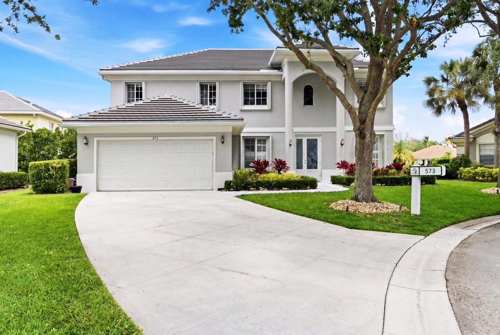 Photo of 573 Cocoplum Dr Drive E, Jupiter, FL 33458 (MLS # B26020637)