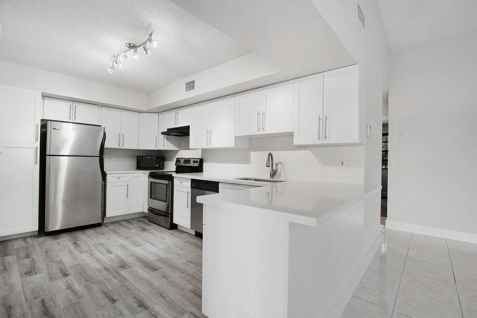 LAKE WINDWOOD CONDO - Residential