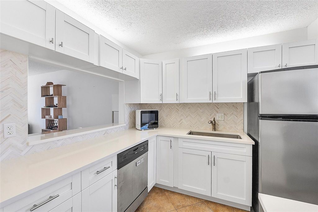 Photo of 5300 NE 24th Terrace #425c, Fort Lauderdale, FL 33308 (MLS # F10491492)