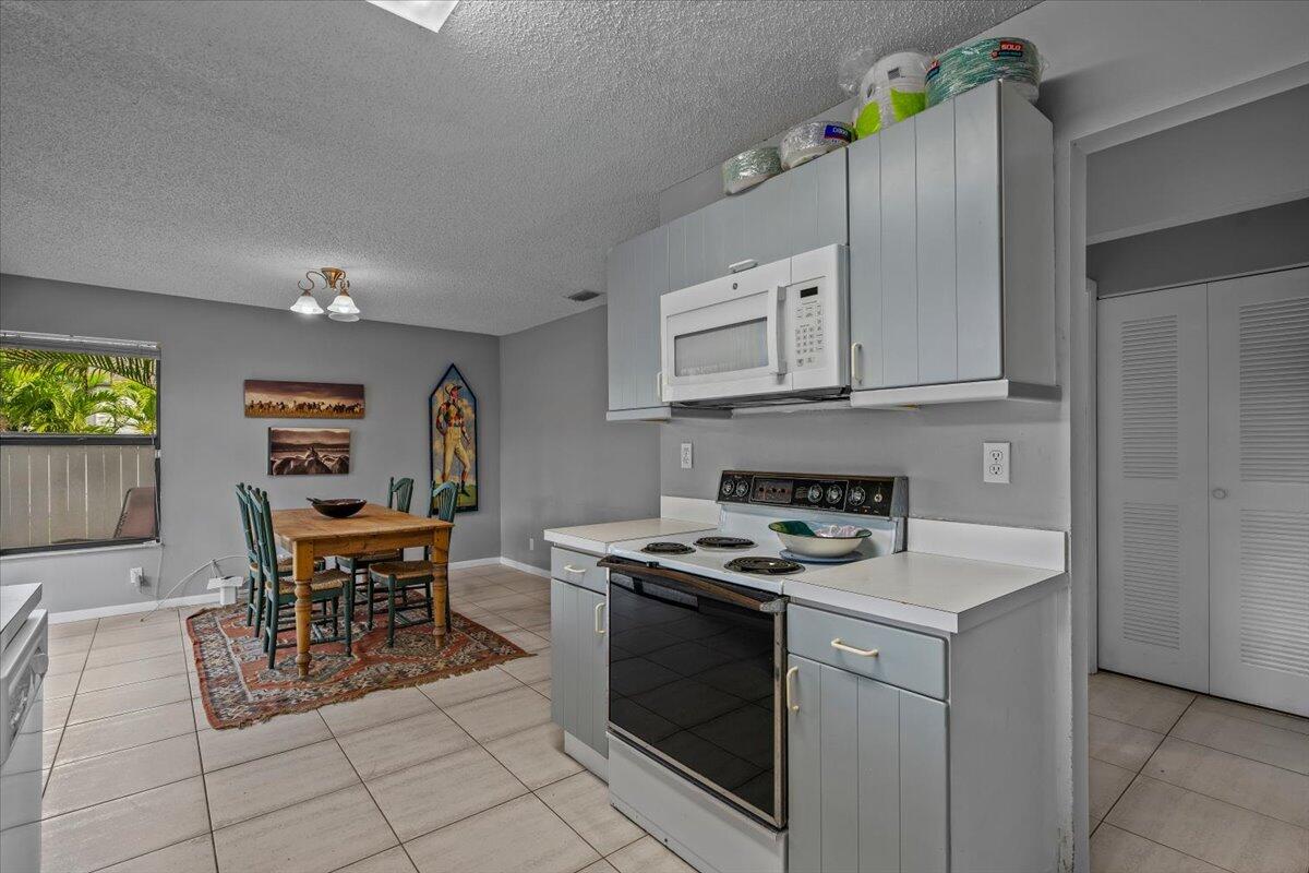 BEDFORD MEWS AT WELLINGTON - Residential