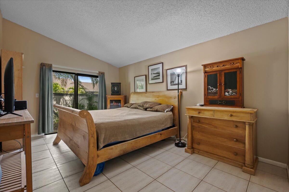 BEDFORD MEWS AT WELLINGTON - Residential