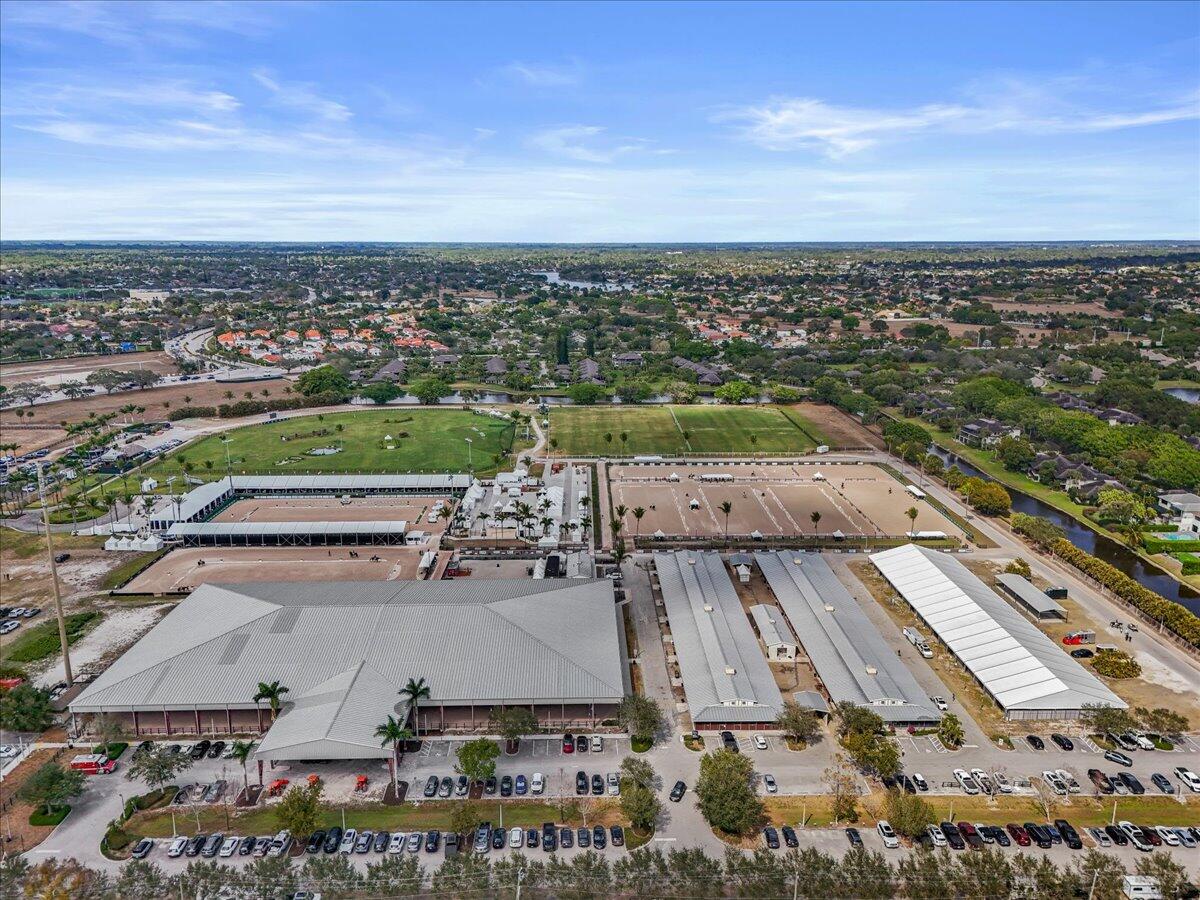 BEDFORD MEWS AT WELLINGTON - Residential