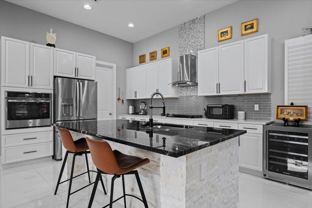 Photo of 7041 Edison Place, Palm Beach Gardens, FL 33418 (MLS # B26021986)