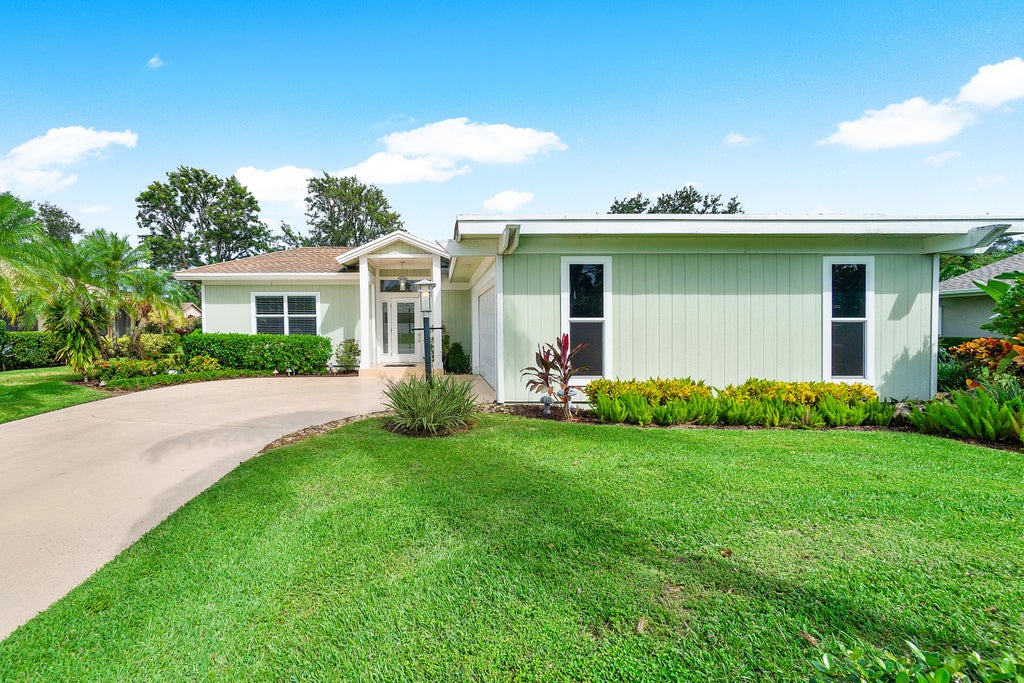 Photo of 13664 Crosspointe Drive, Palm Beach Gardens, FL 33418 (MLS # R11032629)